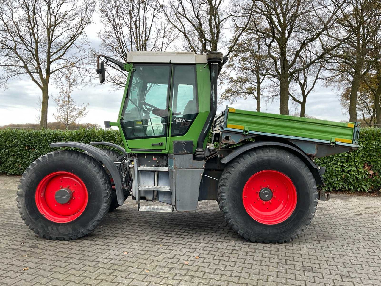 2001 FENDT XYLON 520 ALL-WHEEL DRIVE FARM TRACTOR - Traktor: obrázok 2 2001 FENDT XYLON 520 ALL-WHEEL DRIVE FARM TRACTOR - Traktor: obrázok 2