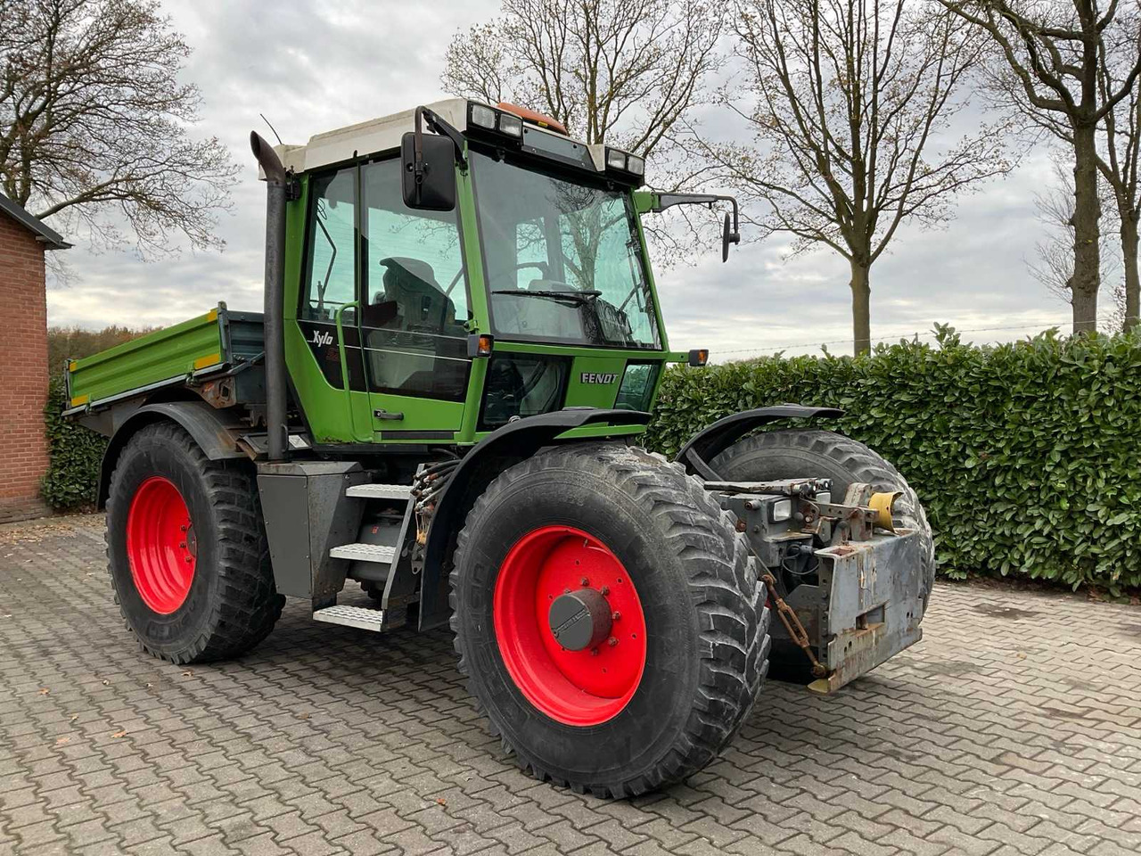 2001 FENDT XYLON 520 ALL-WHEEL DRIVE FARM TRACTOR - Traktor: obrázok 5 2001 FENDT XYLON 520 ALL-WHEEL DRIVE FARM TRACTOR - Traktor: obrázok 5