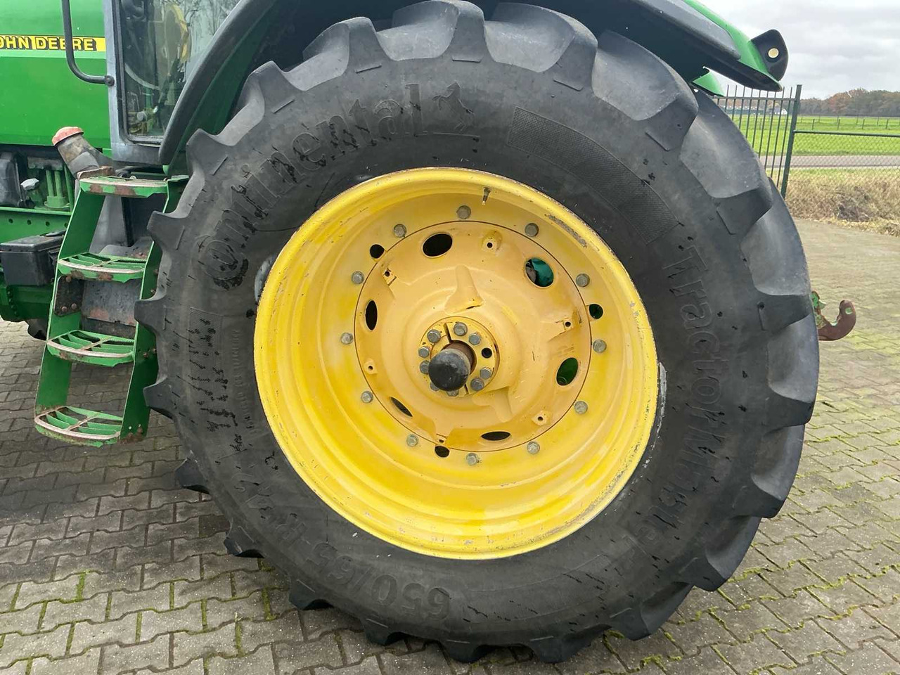 2002 JOHN DEERE 7710 FOUR WHEEL DRIVE FARM TRACTOR - Traktor: obrázok 5 2002 JOHN DEERE 7710 FOUR WHEEL DRIVE FARM TRACTOR - Traktor: obrázok 5