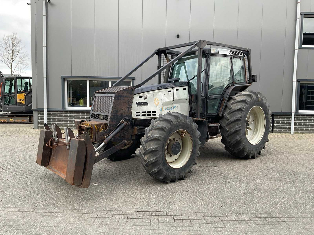 2003 VALTRA 8950 HITECH ALL-WHEEL DRIVE FARM TRACTOR - Traktor: obrázok 1 2003 VALTRA 8950 HITECH ALL-WHEEL DRIVE FARM TRACTOR - Traktor: obrázok 1