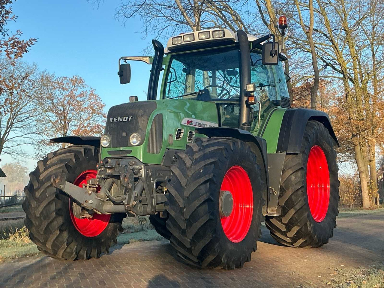 2004 FENDT 818 VARIO TMS ALL-WHEEL DRIVE FARM TRACTOR - Traktor: obrázok 1 2004 FENDT 818 VARIO TMS ALL-WHEEL DRIVE FARM TRACTOR - Traktor: obrázok 1