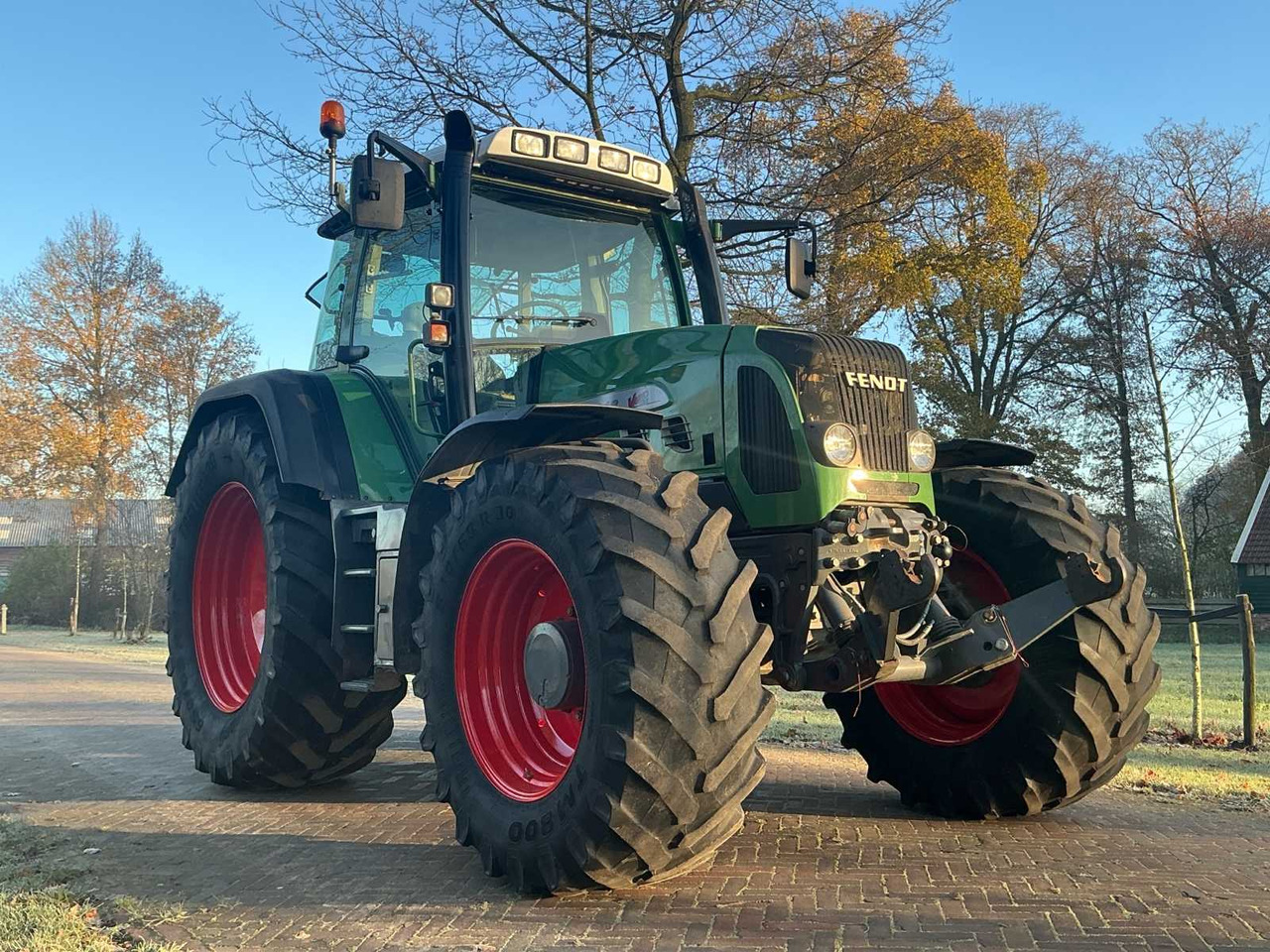 2004 FENDT 818 VARIO TMS ALL-WHEEL DRIVE FARM TRACTOR - Traktor: obrázok 2 2004 FENDT 818 VARIO TMS ALL-WHEEL DRIVE FARM TRACTOR - Traktor: obrázok 2