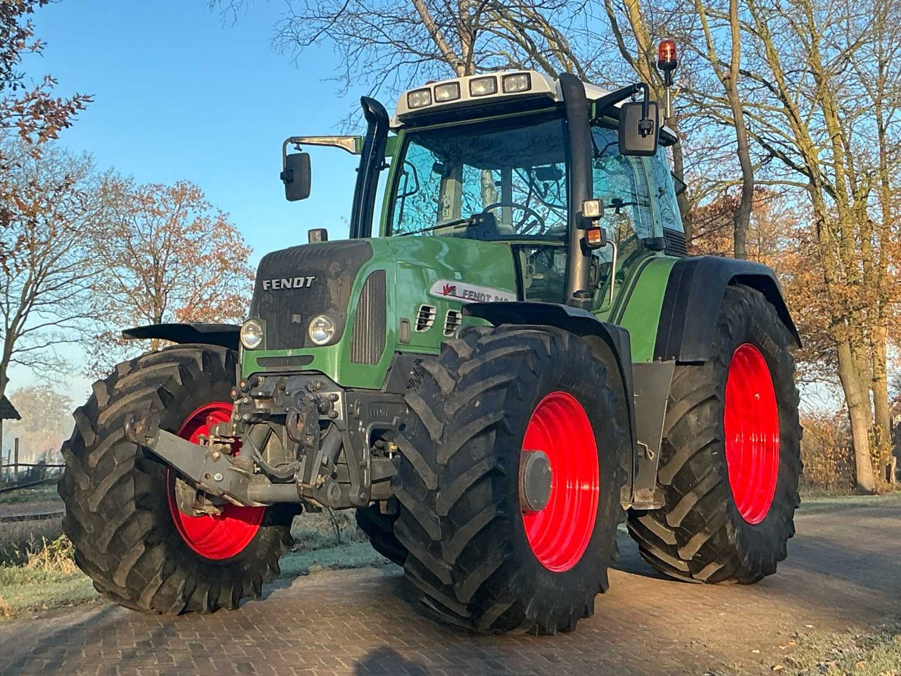 2004 FENDT 818 VARIO TMS ALL-WHEEL DRIVE FARM TRACTOR - Traktor: obrázok 4 2004 FENDT 818 VARIO TMS ALL-WHEEL DRIVE FARM TRACTOR - Traktor: obrázok 4