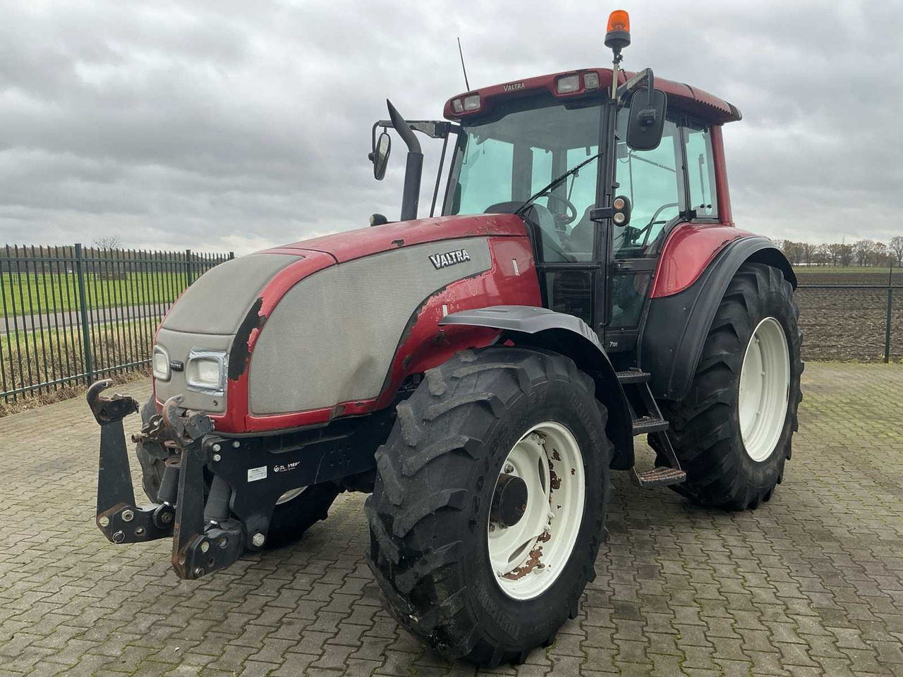 2004 VALTRA T120 ALL-WHEEL DRIVE FARM TRACTOR - Traktor: obrázok 1 2004 VALTRA T120 ALL-WHEEL DRIVE FARM TRACTOR - Traktor: obrázok 1