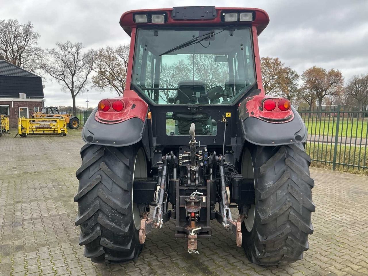 2004 VALTRA T120 ALL-WHEEL DRIVE FARM TRACTOR - Traktor: obrázok 4 2004 VALTRA T120 ALL-WHEEL DRIVE FARM TRACTOR - Traktor: obrázok 4