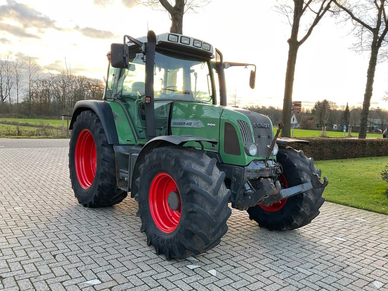 2005 FENDT FARMER 412 VARIO ALL-WHEEL DRIVE FARM TRACTOR - Traktor: obrázok 3 2005 FENDT FARMER 412 VARIO ALL-WHEEL DRIVE FARM TRACTOR - Traktor: obrázok 3