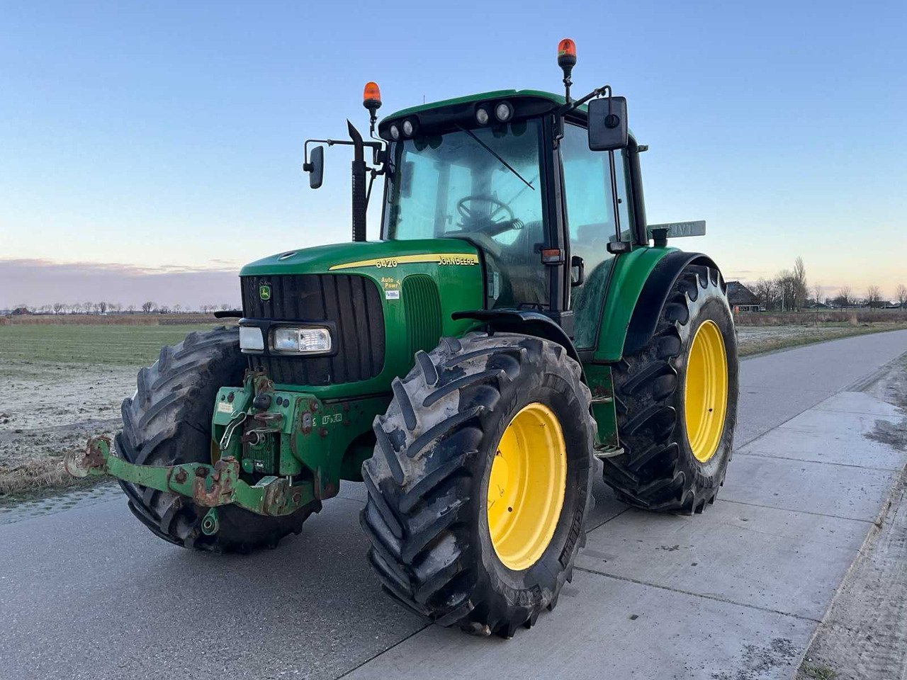 2005 JOHN DEERE 6420 FOUR WHEEL DRIVE FARM TRACTOR - Traktor: obrázok 2 2005 JOHN DEERE 6420 FOUR WHEEL DRIVE FARM TRACTOR - Traktor: obrázok 2