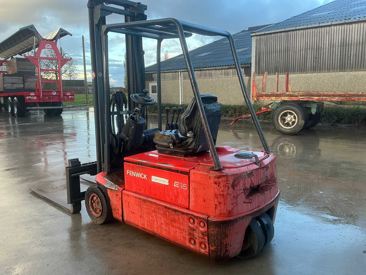 2005 LINDE E16Z-02 FORKLIFT (DEFECTIVE!) - Vysokozdvižný vozík: obrázok 5 2005 LINDE E16Z-02 FORKLIFT (DEFECTIVE!) - Vysokozdvižný vozík: obrázok 5