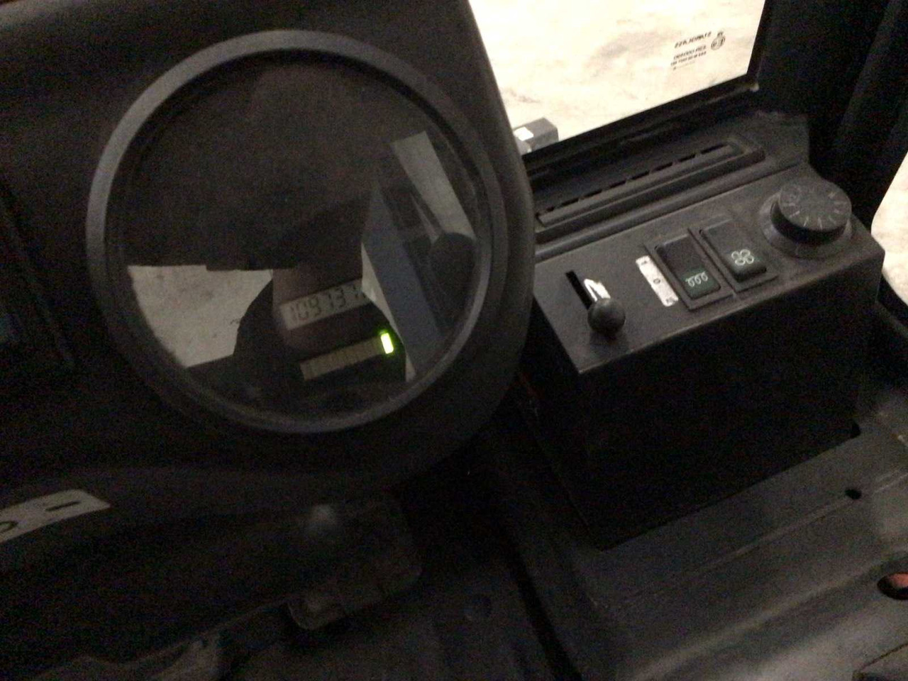 2006 LINDE E30 FORKLIFT - Vysokozdvižný vozík: obrázok 5 2006 LINDE E30 FORKLIFT - Vysokozdvižný vozík: obrázok 5