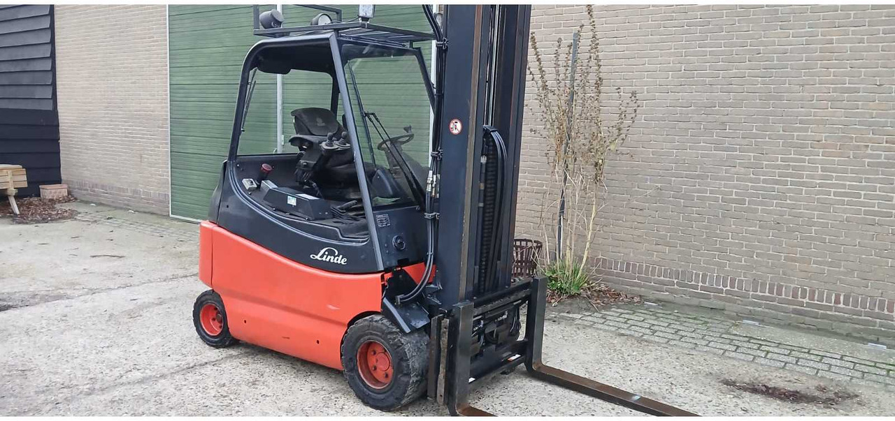 2006 LINDE E30 FORKLIFT - Vysokozdvižný vozík: obrázok 4 2006 LINDE E30 FORKLIFT - Vysokozdvižný vozík: obrázok 4