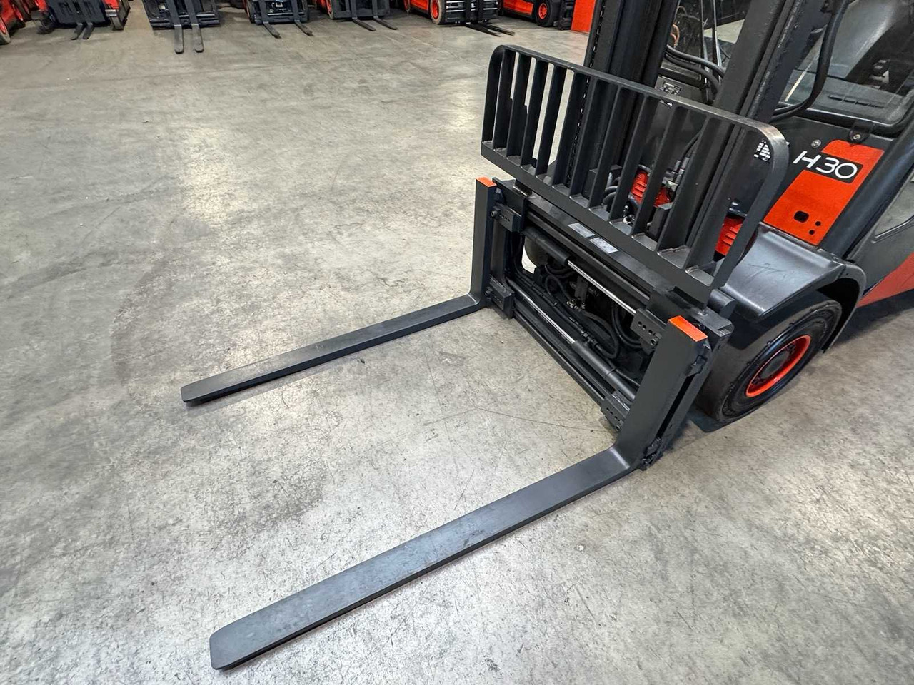 2006 LINDE H30T 3.000KG 3.+4. - Vysokozdvižný vozík: obrázok 2 2006 LINDE H30T 3.000KG 3.+4. - Vysokozdvižný vozík: obrázok 2