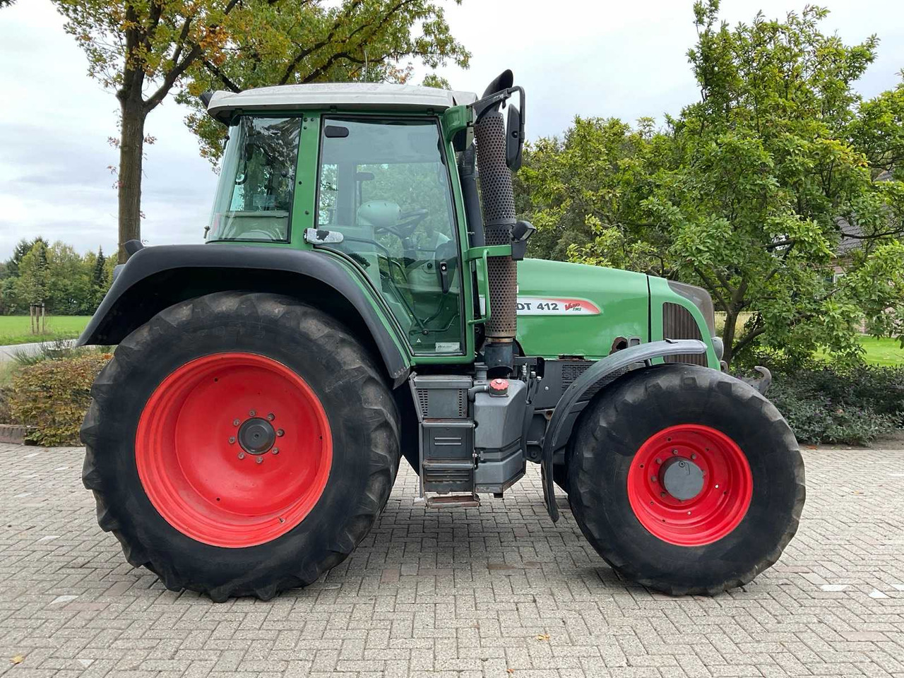 2008 FENDT 412 VARIO TMS ALL-WHEEL DRIVE AGRICULTURAL TRACTOR - Traktor: obrázok 4 2008 FENDT 412 VARIO TMS ALL-WHEEL DRIVE AGRICULTURAL TRACTOR - Traktor: obrázok 4