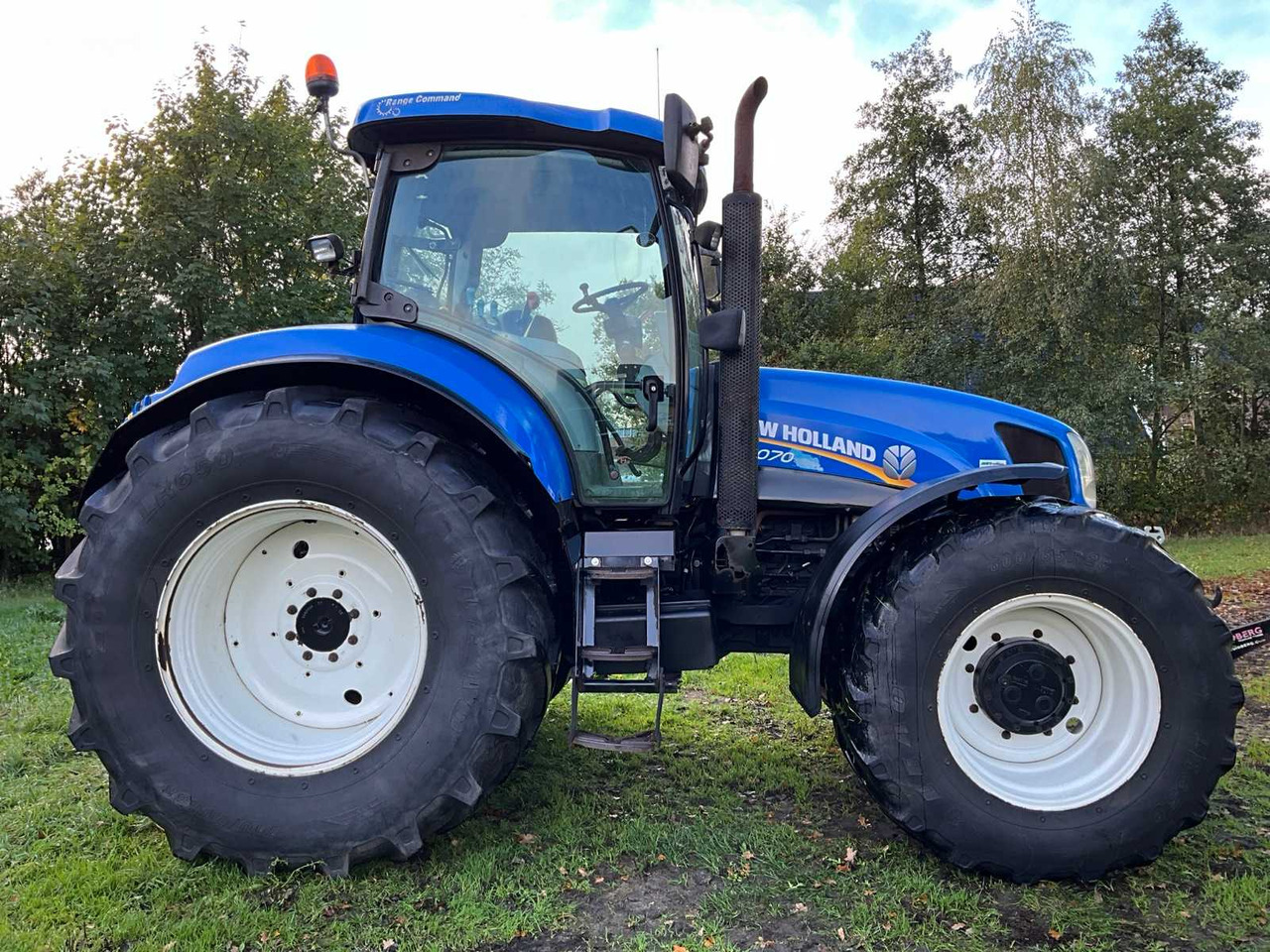 2008 NEW HOLLAND T6070 FOUR WHEEL DRIVE FARM TRACTOR - Traktor: obrázok 5 2008 NEW HOLLAND T6070 FOUR WHEEL DRIVE FARM TRACTOR - Traktor: obrázok 5