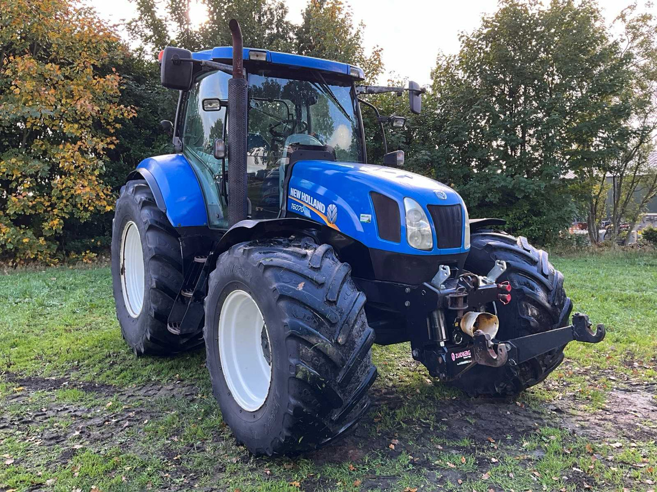 2008 NEW HOLLAND T6070 FOUR WHEEL DRIVE FARM TRACTOR - Traktor: obrázok 4 2008 NEW HOLLAND T6070 FOUR WHEEL DRIVE FARM TRACTOR - Traktor: obrázok 4