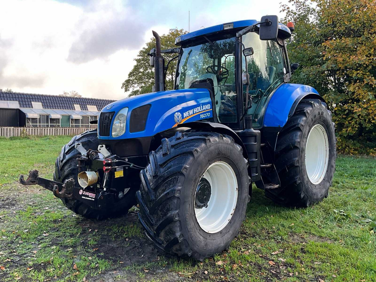 2008 NEW HOLLAND T6070 FOUR WHEEL DRIVE FARM TRACTOR - Traktor: obrázok 1 2008 NEW HOLLAND T6070 FOUR WHEEL DRIVE FARM TRACTOR - Traktor: obrázok 1
