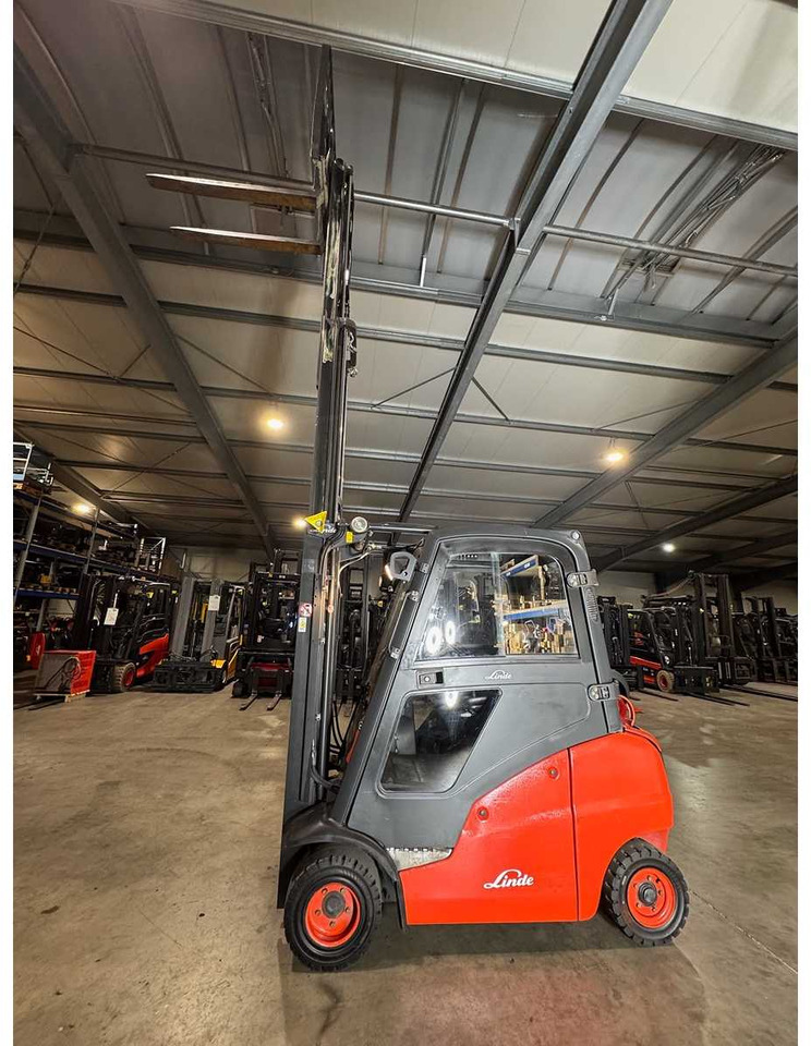2008 SERVICE + UVV 10/2026 LINDE H20T 2,000KG TRIPLEX GAS FORKLIFT FORKLIFT 11,735 HOURS - Vysokozdvižný vozík: obrázok 3 2008 SERVICE + UVV 10/2026 LINDE H20T 2,000KG TRIPLEX GAS FORKLIFT FORKLIFT 11,735 HOURS - Vysokozdvižný vozík: obrázok 3