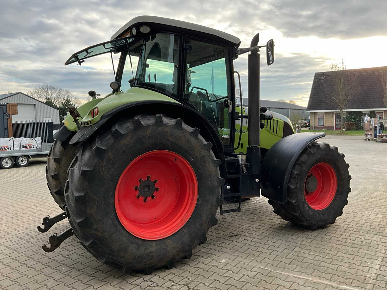 2009 CLAAS ARION 640 A19 FOUR-WHEEL DRIVE FARM TRACTOR - Traktor: obrázok 3 2009 CLAAS ARION 640 A19 FOUR-WHEEL DRIVE FARM TRACTOR - Traktor: obrázok 3