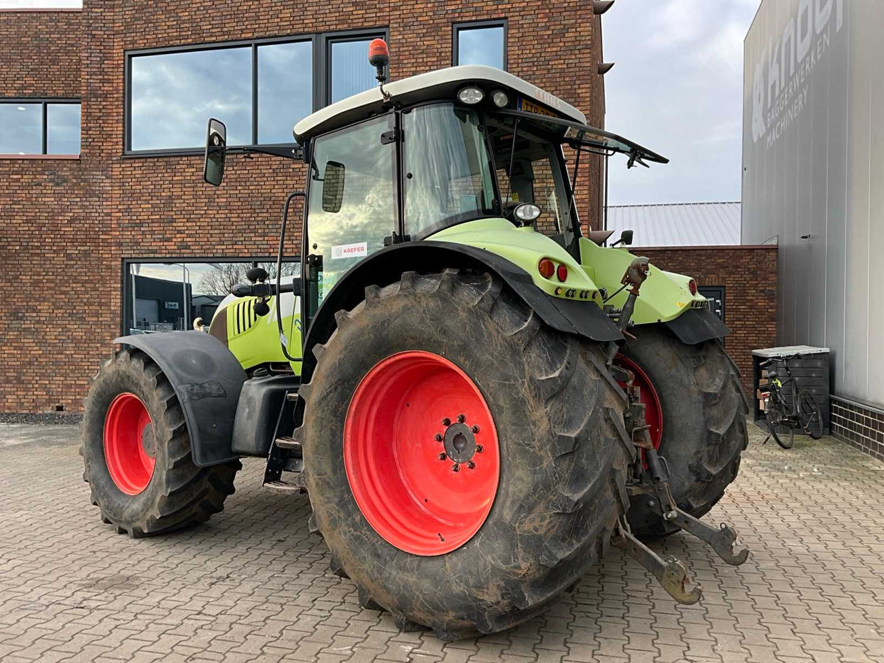 2009 CLAAS ARION 640 A19 FOUR-WHEEL DRIVE FARM TRACTOR - Traktor: obrázok 4 2009 CLAAS ARION 640 A19 FOUR-WHEEL DRIVE FARM TRACTOR - Traktor: obrázok 4
