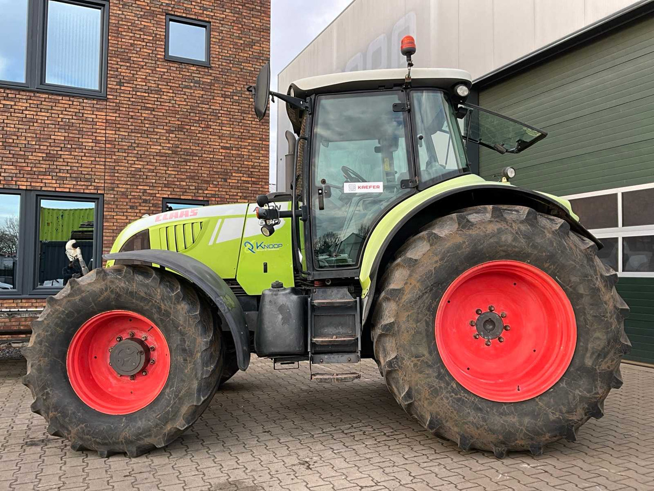 2009 CLAAS ARION 640 A19 FOUR-WHEEL DRIVE FARM TRACTOR - Traktor: obrázok 5 2009 CLAAS ARION 640 A19 FOUR-WHEEL DRIVE FARM TRACTOR - Traktor: obrázok 5