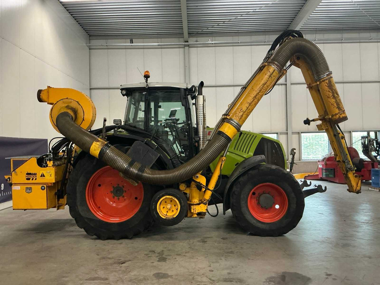 2009 CLAAS AXION 820 ALL-WHEEL DRIVE FARM TRACTOR - Traktor: obrázok 5 2009 CLAAS AXION 820 ALL-WHEEL DRIVE FARM TRACTOR - Traktor: obrázok 5