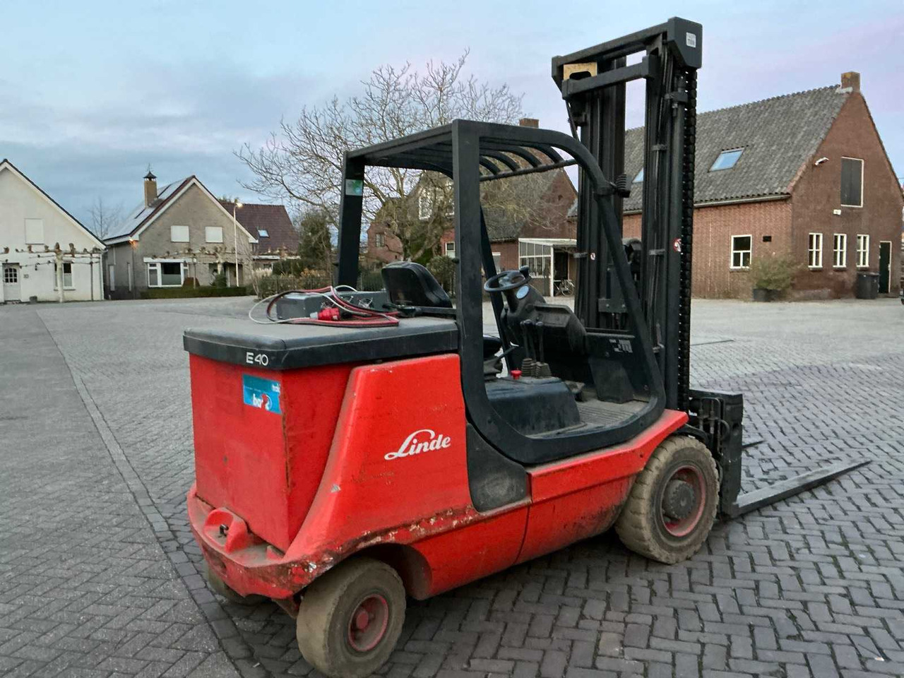 2009 LINDE E40 FORKLIFT - Vysokozdvižný vozík: obrázok 4 2009 LINDE E40 FORKLIFT - Vysokozdvižný vozík: obrázok 4