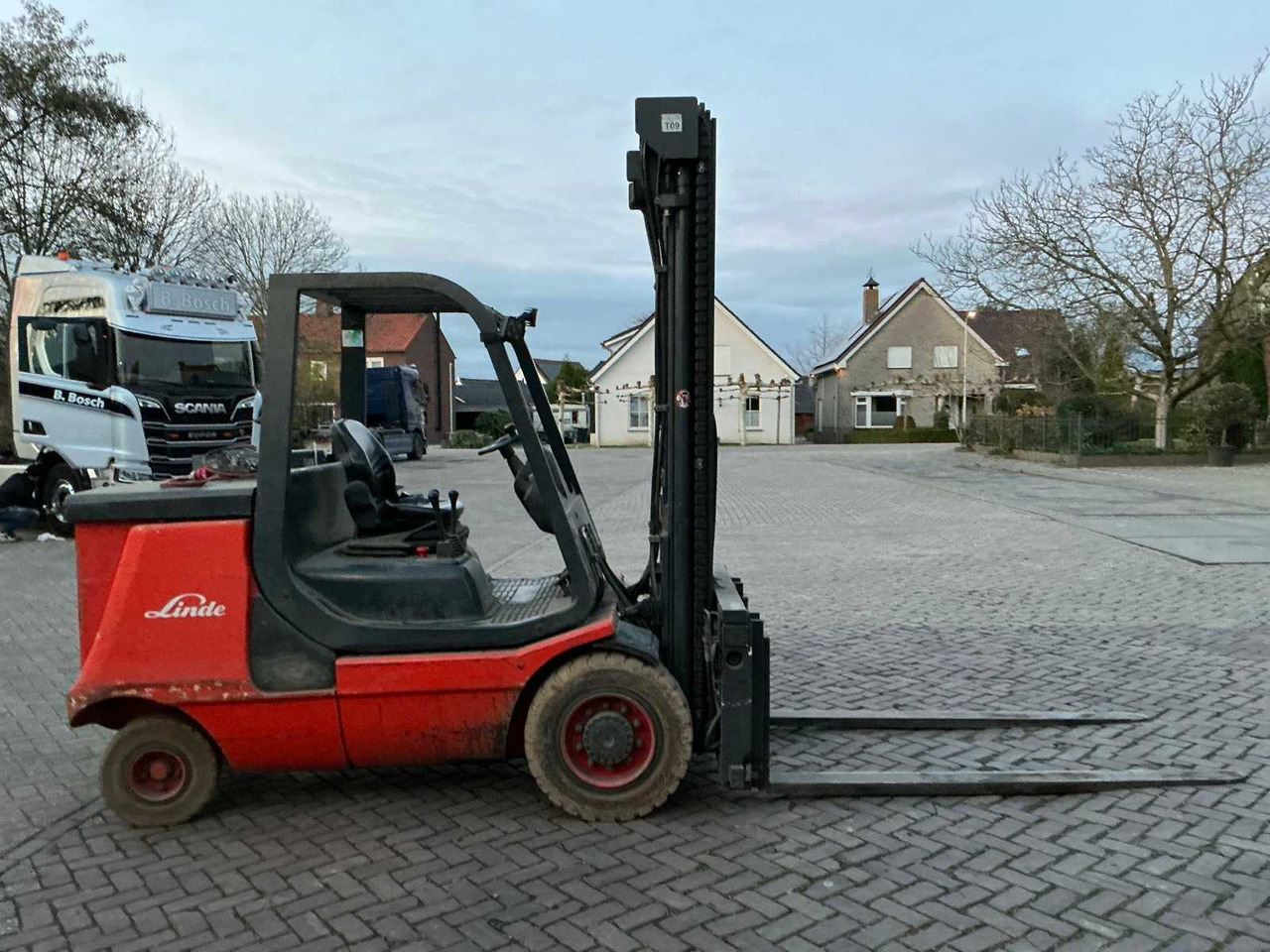 2009 LINDE E40 FORKLIFT - Vysokozdvižný vozík: obrázok 3 2009 LINDE E40 FORKLIFT - Vysokozdvižný vozík: obrázok 3