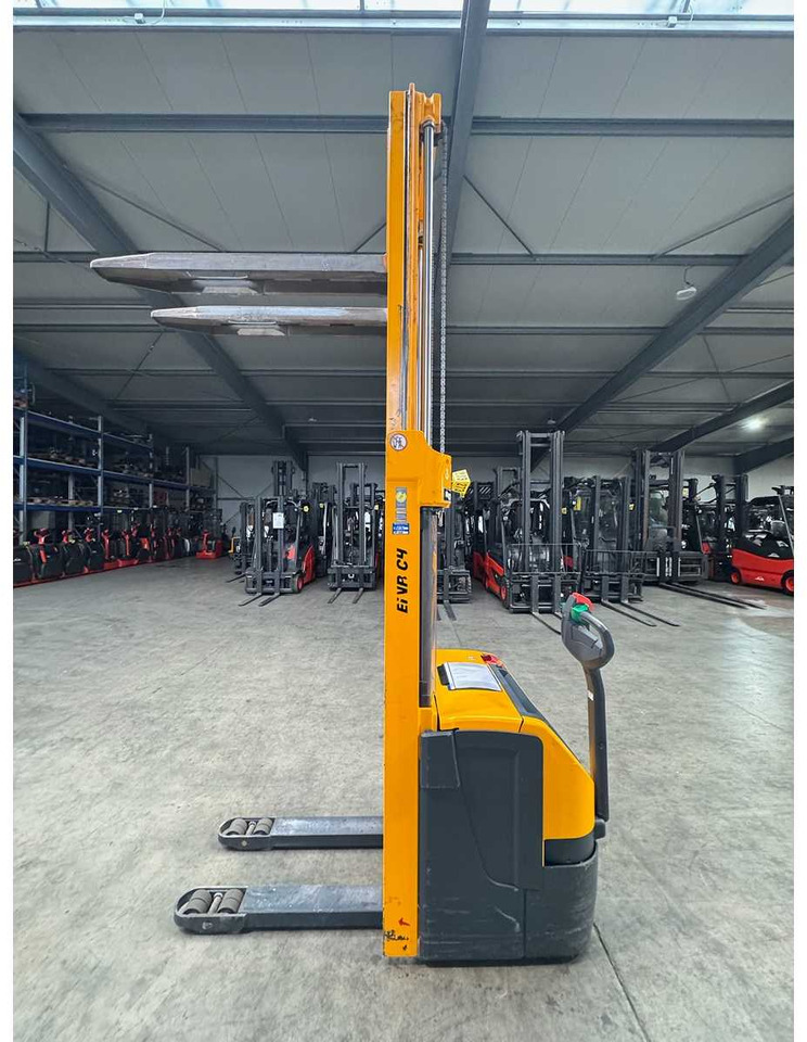 2011 JUNGHEINRICH EJC220 2,000KG STACKER PALLET TRUCK ANT 2,045 HOURS - Vysokozdvižný vozík: obrázok 4 2011 JUNGHEINRICH EJC220 2,000KG STACKER PALLET TRUCK ANT 2,045 HOURS - Vysokozdvižný vozík: obrázok 4