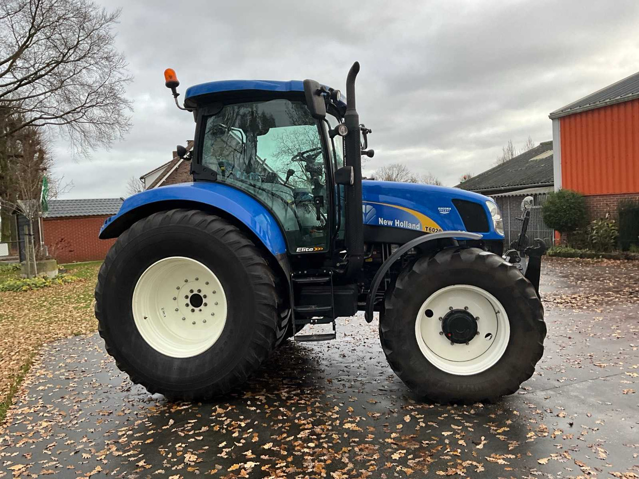 2011 NEW HOLLAND T6020 ELITE FOUR WHEEL DRIVE FARM TRACTOR - Traktor: obrázok 4 2011 NEW HOLLAND T6020 ELITE FOUR WHEEL DRIVE FARM TRACTOR - Traktor: obrázok 4