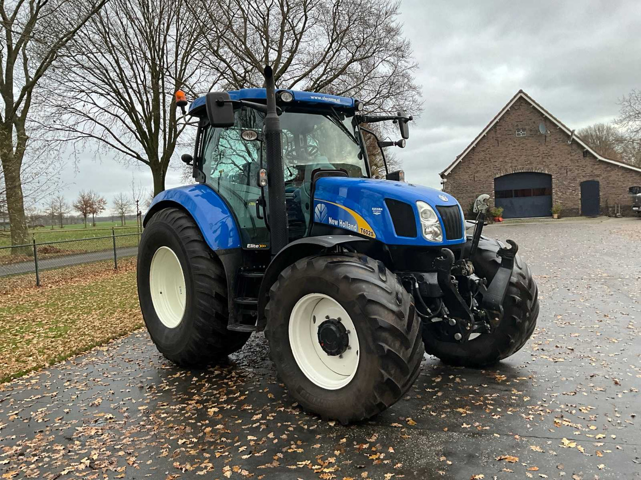 2011 NEW HOLLAND T6020 ELITE FOUR WHEEL DRIVE FARM TRACTOR - Traktor: obrázok 3 2011 NEW HOLLAND T6020 ELITE FOUR WHEEL DRIVE FARM TRACTOR - Traktor: obrázok 3