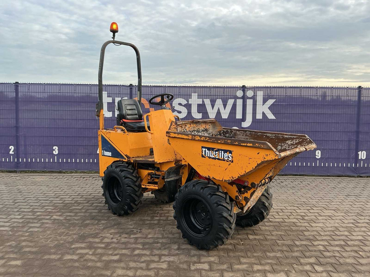 2011 THWAITES 1 TON DUMPER HIGH-TIP - Mini damper: obrázok 2 2011 THWAITES 1 TON DUMPER HIGH-TIP - Mini damper: obrázok 2