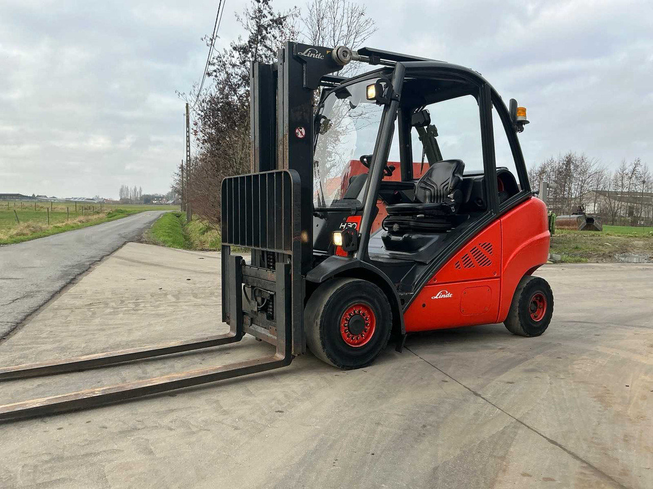 2012 LINDE H30T-01 FORKLIFT - Vysokozdvižný vozík: obrázok 1 2012 LINDE H30T-01 FORKLIFT - Vysokozdvižný vozík: obrázok 1