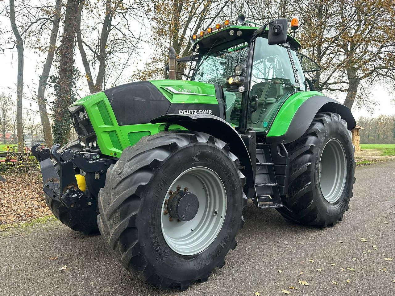 2013 DEUTZ-FAHR 7250 TTV FOUR WHEEL DRIVE FARM TRACTOR - Traktor: obrázok 1 2013 DEUTZ-FAHR 7250 TTV FOUR WHEEL DRIVE FARM TRACTOR - Traktor: obrázok 1
