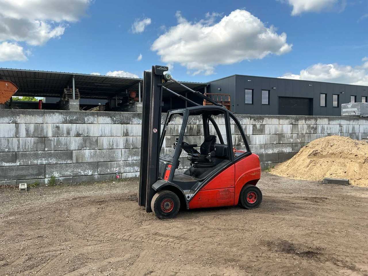2013 LINDE H25T FORKLIFT TRUCK - Vysokozdvižný vozík: obrázok 1 2013 LINDE H25T FORKLIFT TRUCK - Vysokozdvižný vozík: obrázok 1
