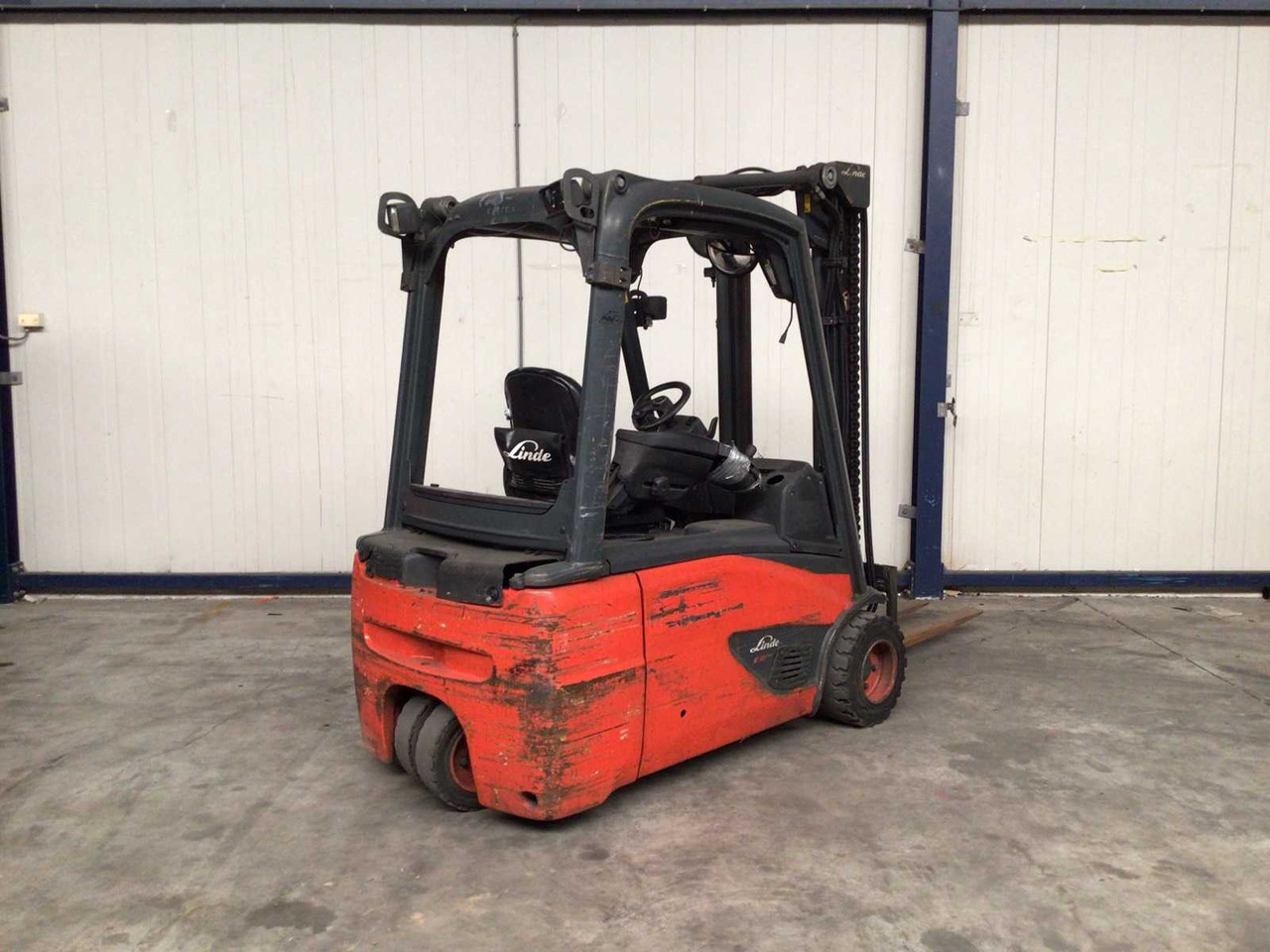 2014 LINDE E18 FORKLIFT - Vysokozdvižný vozík: obrázok 2 2014 LINDE E18 FORKLIFT - Vysokozdvižný vozík: obrázok 2