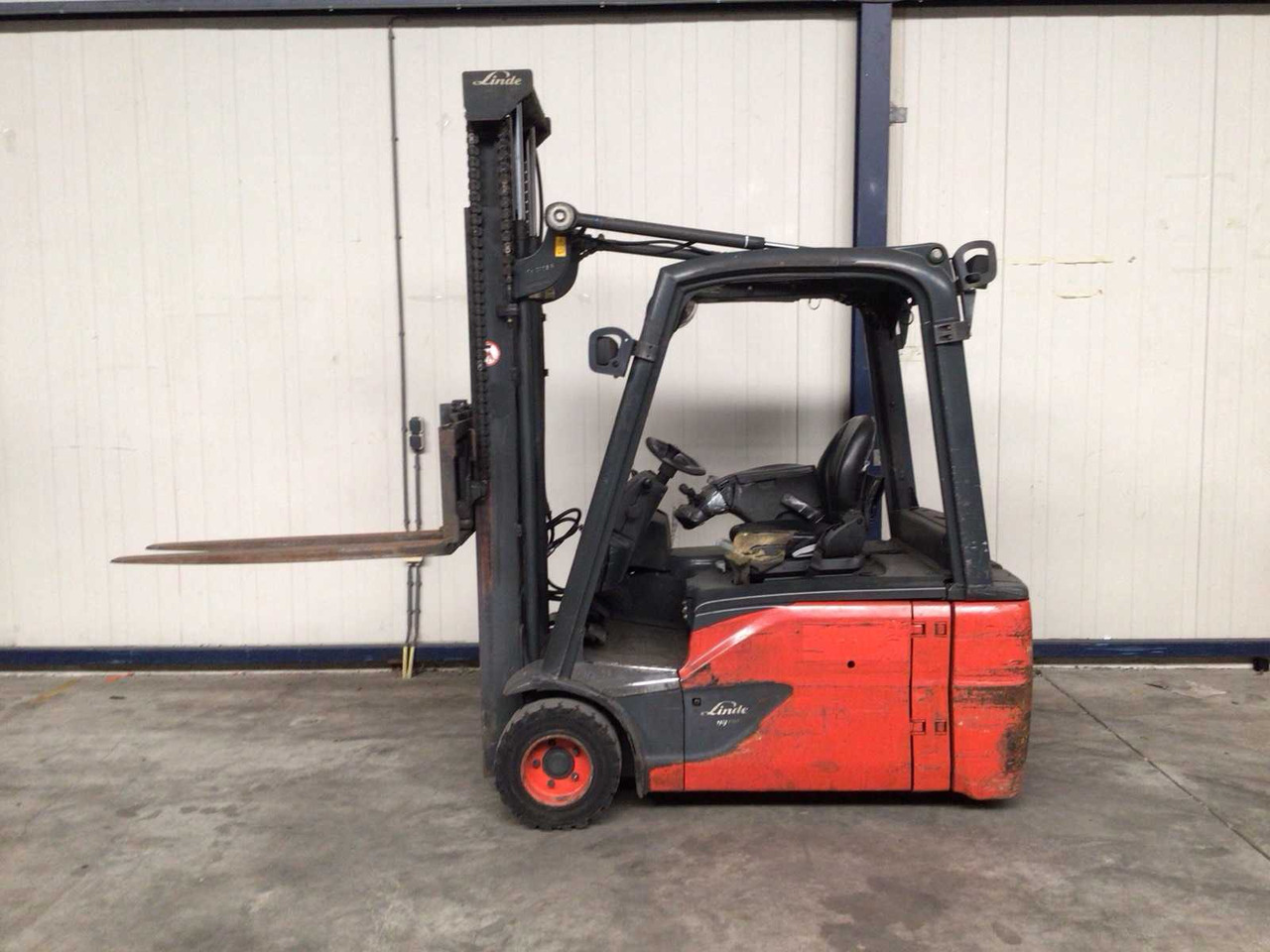 2014 LINDE E18 FORKLIFT - Vysokozdvižný vozík: obrázok 4 2014 LINDE E18 FORKLIFT - Vysokozdvižný vozík: obrázok 4