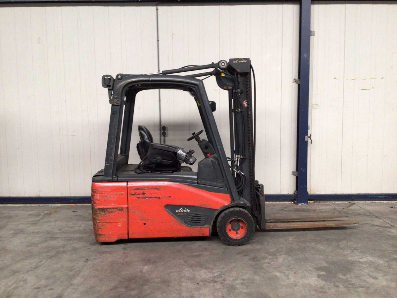 2014 LINDE E18 FORKLIFT - Vysokozdvižný vozík: obrázok 3 2014 LINDE E18 FORKLIFT - Vysokozdvižný vozík: obrázok 3