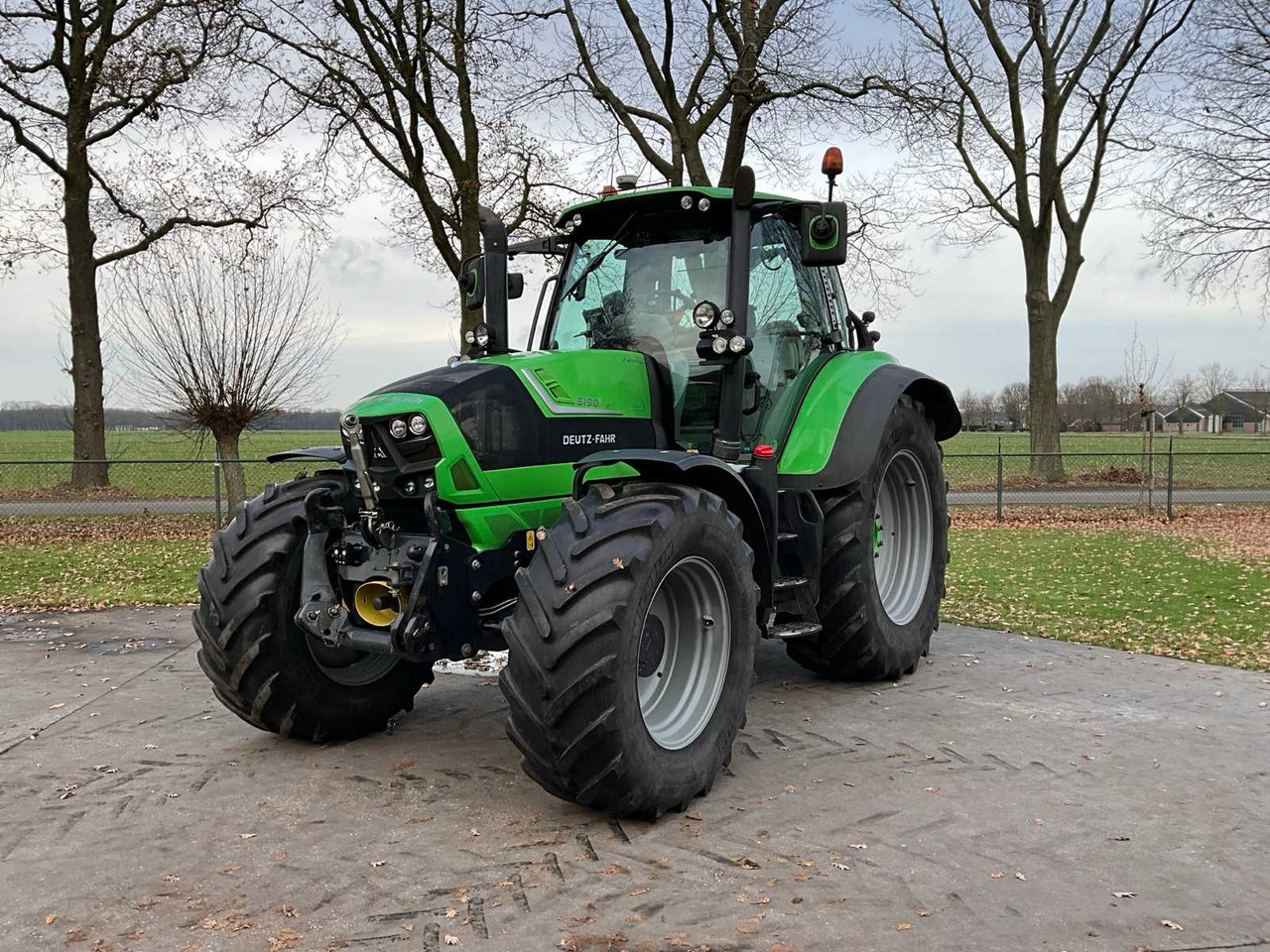 2015 DEUTZ-FAHR 6190 TTV ALL-WHEEL DRIVE FARM TRACTOR - Traktor: obrázok 1 2015 DEUTZ-FAHR 6190 TTV ALL-WHEEL DRIVE FARM TRACTOR - Traktor: obrázok 1
