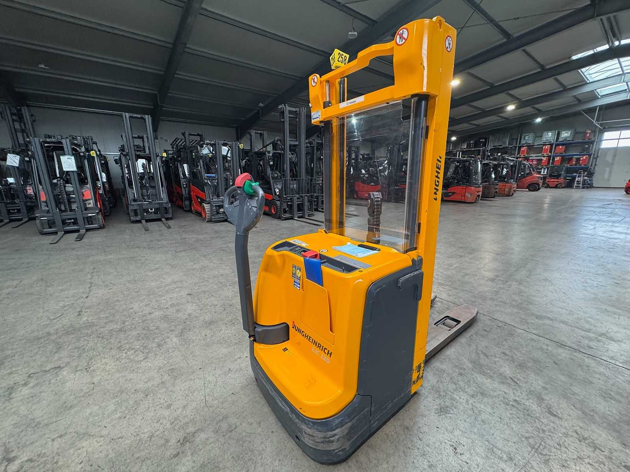 2015 JUNGHEINRICH EJC220 2,000KG STACKER PALLET TRUCK ANT FREE LIFT - Vysokozdvižný vozík: obrázok 1 2015 JUNGHEINRICH EJC220 2,000KG STACKER PALLET TRUCK ANT FREE LIFT - Vysokozdvižný vozík: obrázok 1