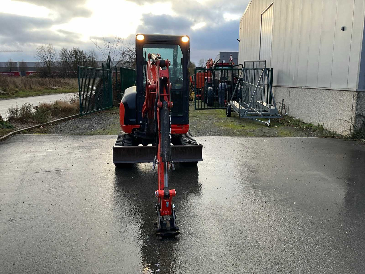 2015 KUBOTA U27-4 MINI EXCAVATOR - Mini rýpadlo: obrázok 2 2015 KUBOTA U27-4 MINI EXCAVATOR - Mini rýpadlo: obrázok 2