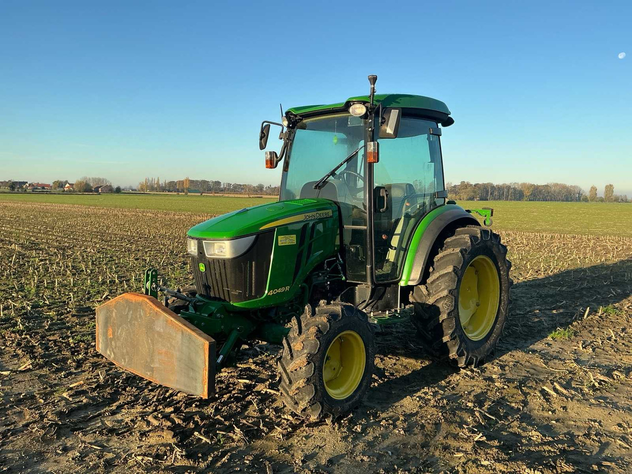 2017 JOHN DEERE 4049R FARM TRACTOR - Traktor: obrázok 1 2017 JOHN DEERE 4049R FARM TRACTOR - Traktor: obrázok 1