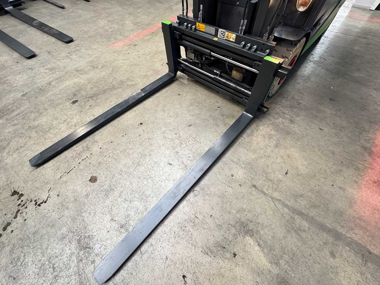 Vysokozdvižný vozík 2017 SERVICE + UVV 07/2026 LINDE E25L 2.500KG EVO 3.+4.: obrázok 10 Vysokozdvižný vozík 2017 SERVICE + UVV 07/2026 LINDE E25L 2.500KG EVO 3.+4.: obrázok 10