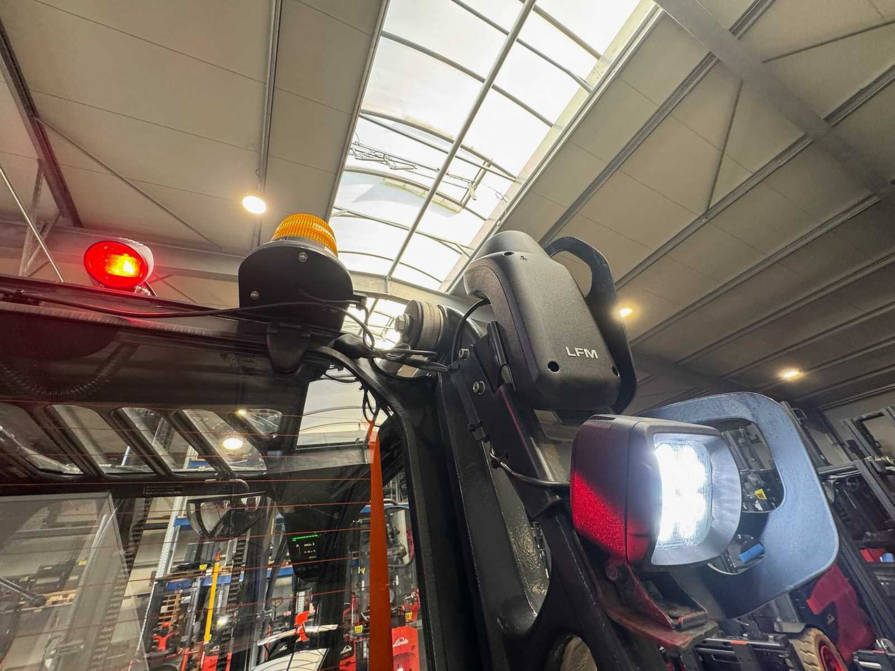 Vysokozdvižný vozík 2017 SERVICE + UVV 07/2026 LINDE E25L 2.500KG EVO 3.+4.: obrázok 18 Vysokozdvižný vozík 2017 SERVICE + UVV 07/2026 LINDE E25L 2.500KG EVO 3.+4.: obrázok 18