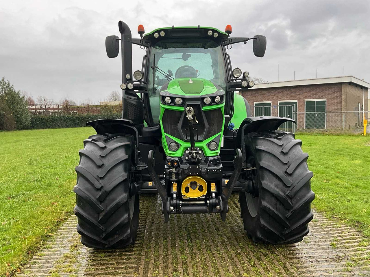 2019 DEUTZ-FAHR AGROTRON 6175.4 TTV VARIO ALL-WHEEL DRIVE FARM TRACTOR - Traktor: obrázok 3 2019 DEUTZ-FAHR AGROTRON 6175.4 TTV VARIO ALL-WHEEL DRIVE FARM TRACTOR - Traktor: obrázok 3