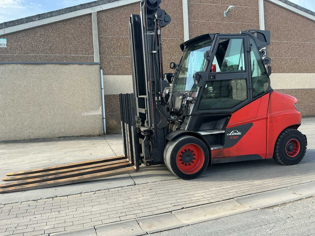 2020 LINDE E80-01/900 FORKLIFT - Vysokozdvižný vozík: obrázok 1 2020 LINDE E80-01/900 FORKLIFT - Vysokozdvižný vozík: obrázok 1