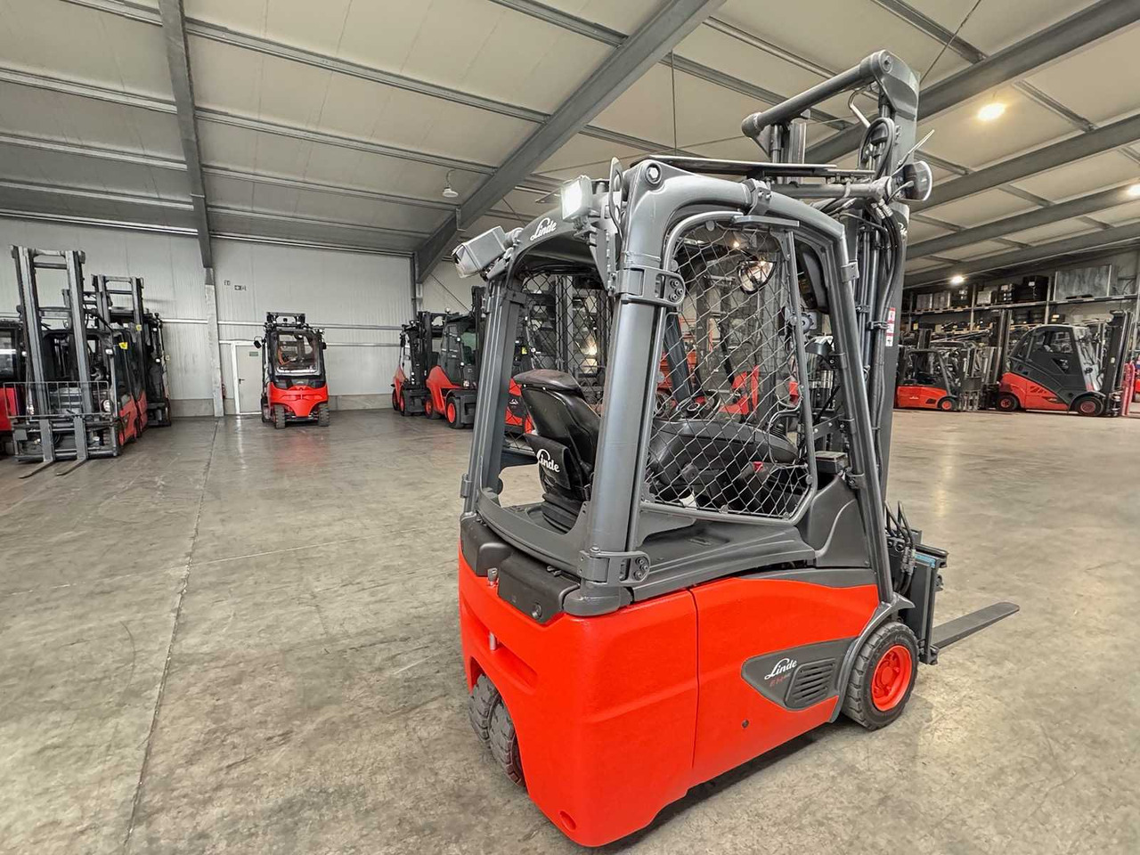 2020 SERVICE + UVV 07/2026 LINDE E14-02 EVO 1,400KG 3RD + 4TH VALVE FORK ADJUSTER FREE LIFT 11,848 HOURS - Vysokozdvižný vozík: obrázok 3 2020 SERVICE + UVV 07/2026 LINDE E14-02 EVO 1,400KG 3RD + 4TH VALVE FORK ADJUSTER FREE LIFT 11,848 HOURS - Vysokozdvižný vozík: obrázok 3