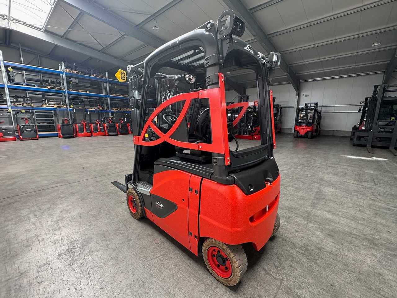 2020 SERVICE + UVV 07/2026 LINDE E16PH-02 EVO 1,600 KG FREE LIFT 4,675 HOURS - Vysokozdvižný vozík: obrázok 3 2020 SERVICE + UVV 07/2026 LINDE E16PH-02 EVO 1,600 KG FREE LIFT 4,675 HOURS - Vysokozdvižný vozík: obrázok 3