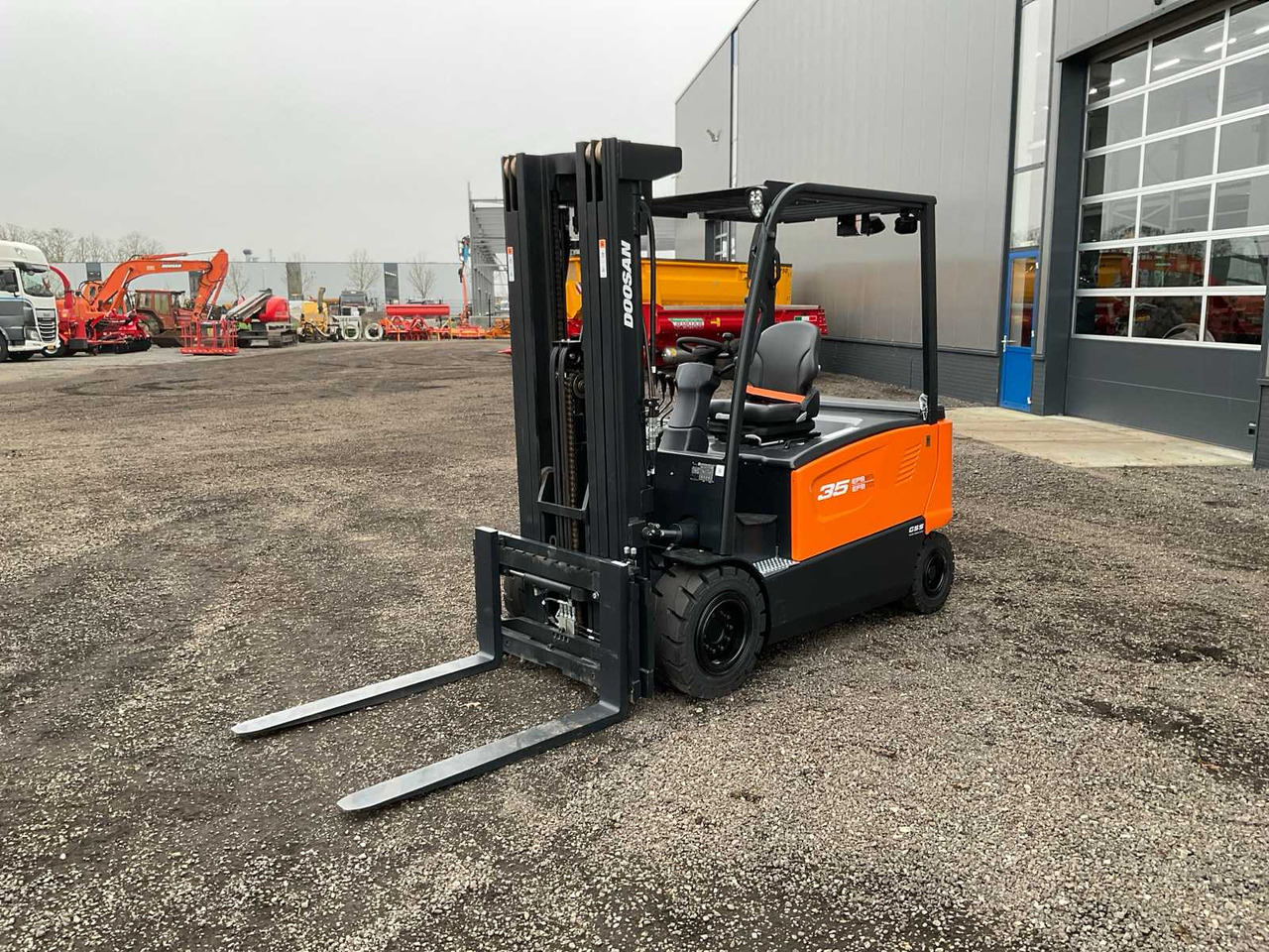 2023 DOOSAN B35X-7B PLUS FORKLIFT - Vysokozdvižný vozík: obrázok 3 2023 DOOSAN B35X-7B PLUS FORKLIFT - Vysokozdvižný vozík: obrázok 3