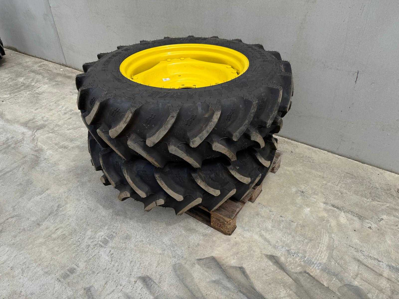 Alliance Farmpro 2 - Pneumatiky a disky pre Traktor: obrázok 1 Alliance Farmpro 2 - Pneumatiky a disky pre Traktor: obrázok 1