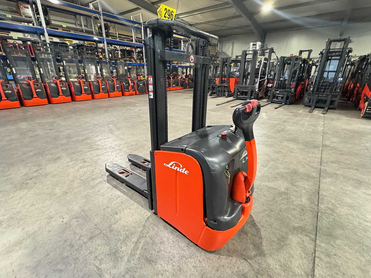 BATTERY 2020 LINDE L14 1.400KG PALLET TRUCK STACKER ANT STACKER - Vysokozdvižný vozík: obrázok 1 BATTERY 2020 LINDE L14 1.400KG PALLET TRUCK STACKER ANT STACKER - Vysokozdvižný vozík: obrázok 1