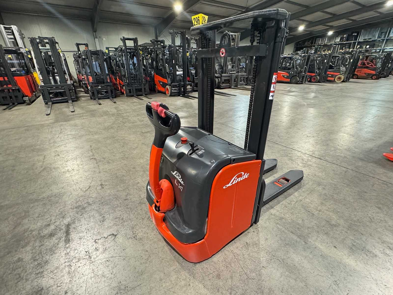 BATTERY 2020 LINDE L14 1.400KG PALLET TRUCK STACKER ANT STACKER - Vysokozdvižný vozík: obrázok 2 BATTERY 2020 LINDE L14 1.400KG PALLET TRUCK STACKER ANT STACKER - Vysokozdvižný vozík: obrázok 2